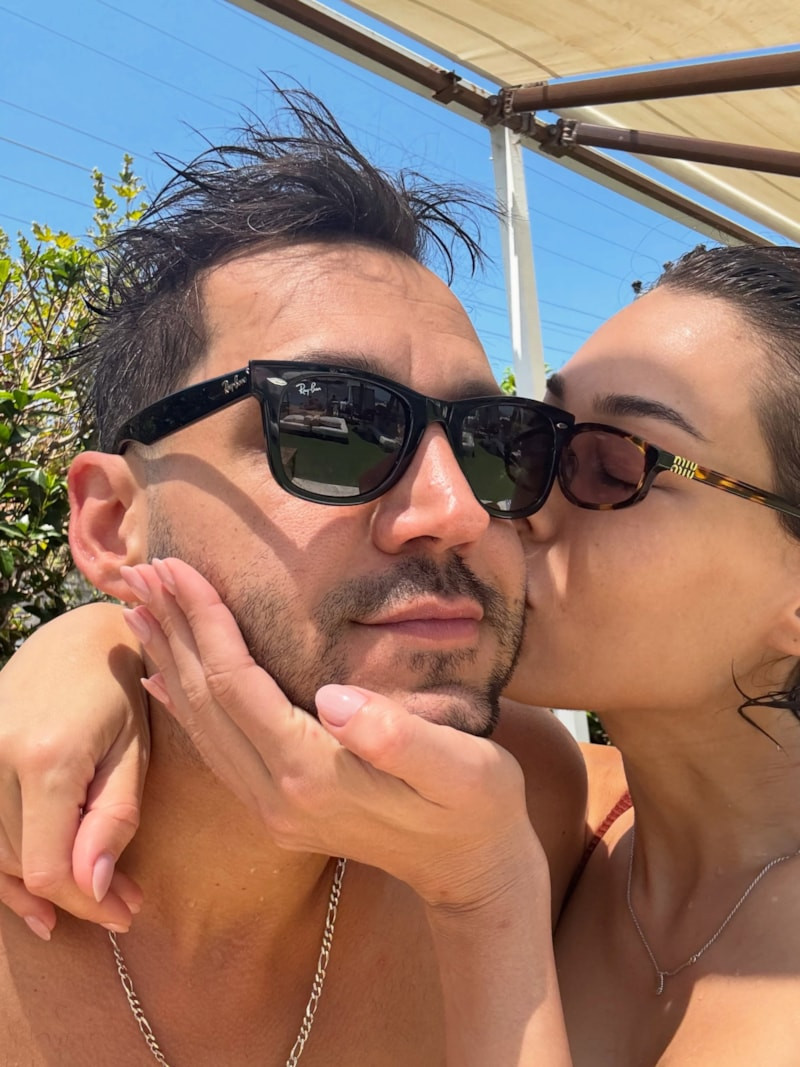 Dilan Çiçek Deniz ve Birkan Nasuhoğlu’nun Aşk Dolu İlk Yıl Kutlaması