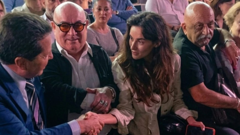 Güven Kıraç ve Merve Topugil'in Sürpriz Evliliği Iddiaları: 30 Yaşlık Fark Birlikteliğiyle Gündemde