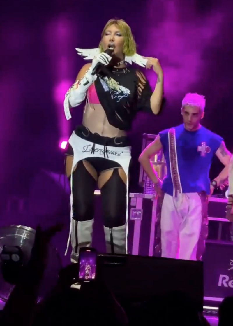 Hande Yener: Sahnedeki Cesur Tarzıyla Yeniden Gündemde