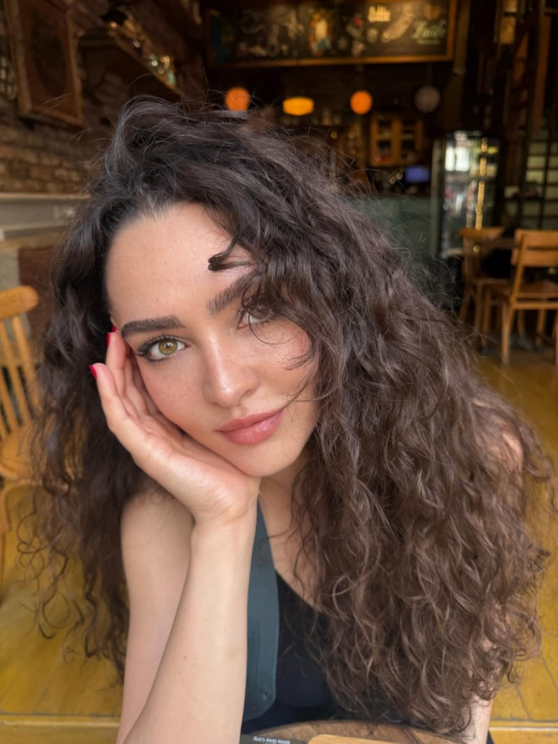 Evlilik Güzeldir'de Nergis ve Cansu Savci'nin Gerçek Haliyle Gözler Üzerinde