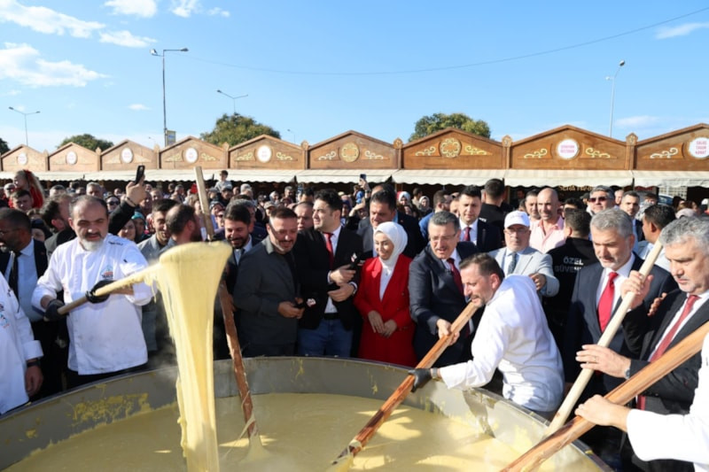 Trabzon Gastronomi Festivali'nde Dev Kuymak Rekoru ve Mutfak Zenginliği