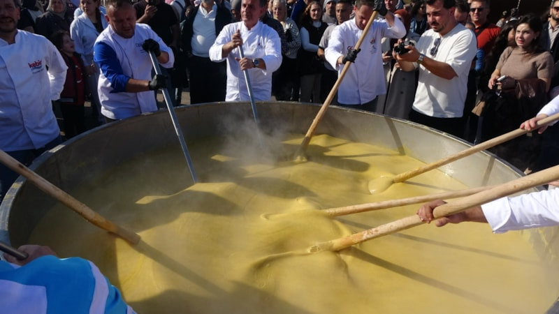 Trabzon Gastronomi Festivali'nde Dev Kuymak Rekoru ve Mutfak Zenginliği