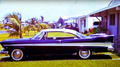 50 yıldır toprak altında olan klasik otomobil gün yüzüne çıktı