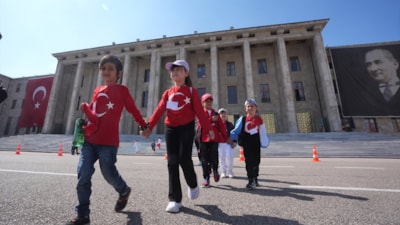 23 Nisan coşkusu başladı, çocuklar TBMM'de bilim ve sanatla buluştu