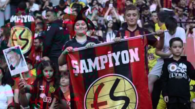 Eskişehirspor’un şampiyonluk coşkusu yeni stadyumda taçlandı