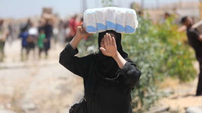 Filistinliler, yardım dağıtım noktasına akın etti