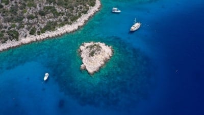 Antalya'nın su altı hazineleri karadan daha renkli bir dünya sunuyor