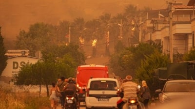 Türkiye’nin birçok noktasında orman yangınlarıyla mücadele devam ediyor