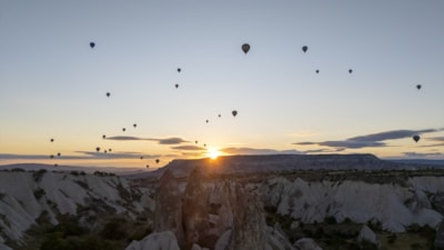 Kapadokya, gökyüzüne yükselen balonlarıyla görsel şölen sunuyor