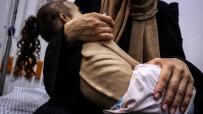 Gazze'de çocuklar ve bebekler açlıkla mücadele ediyor