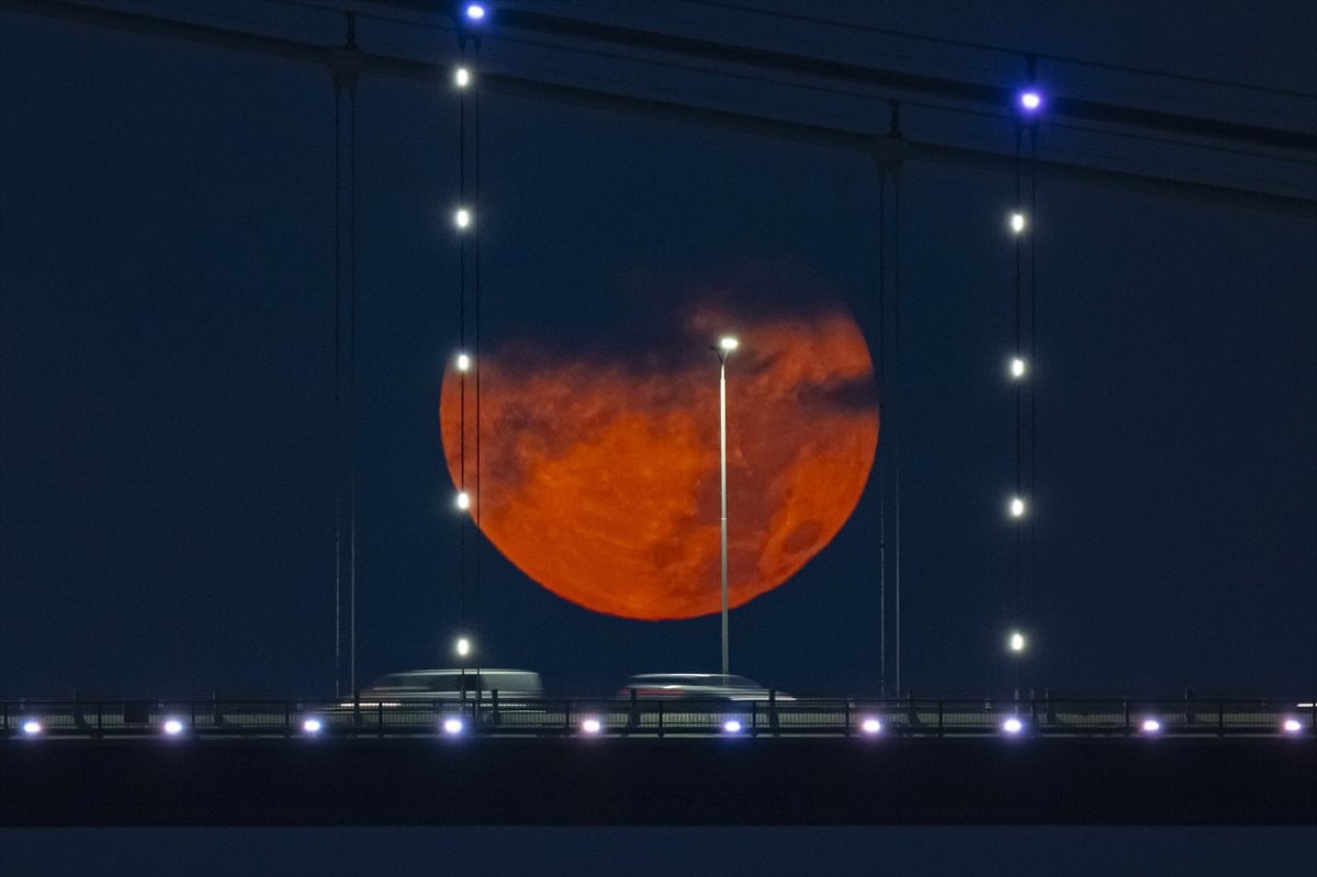 İstanbul'da muhteşem dolunay manzaraları görüntülendi