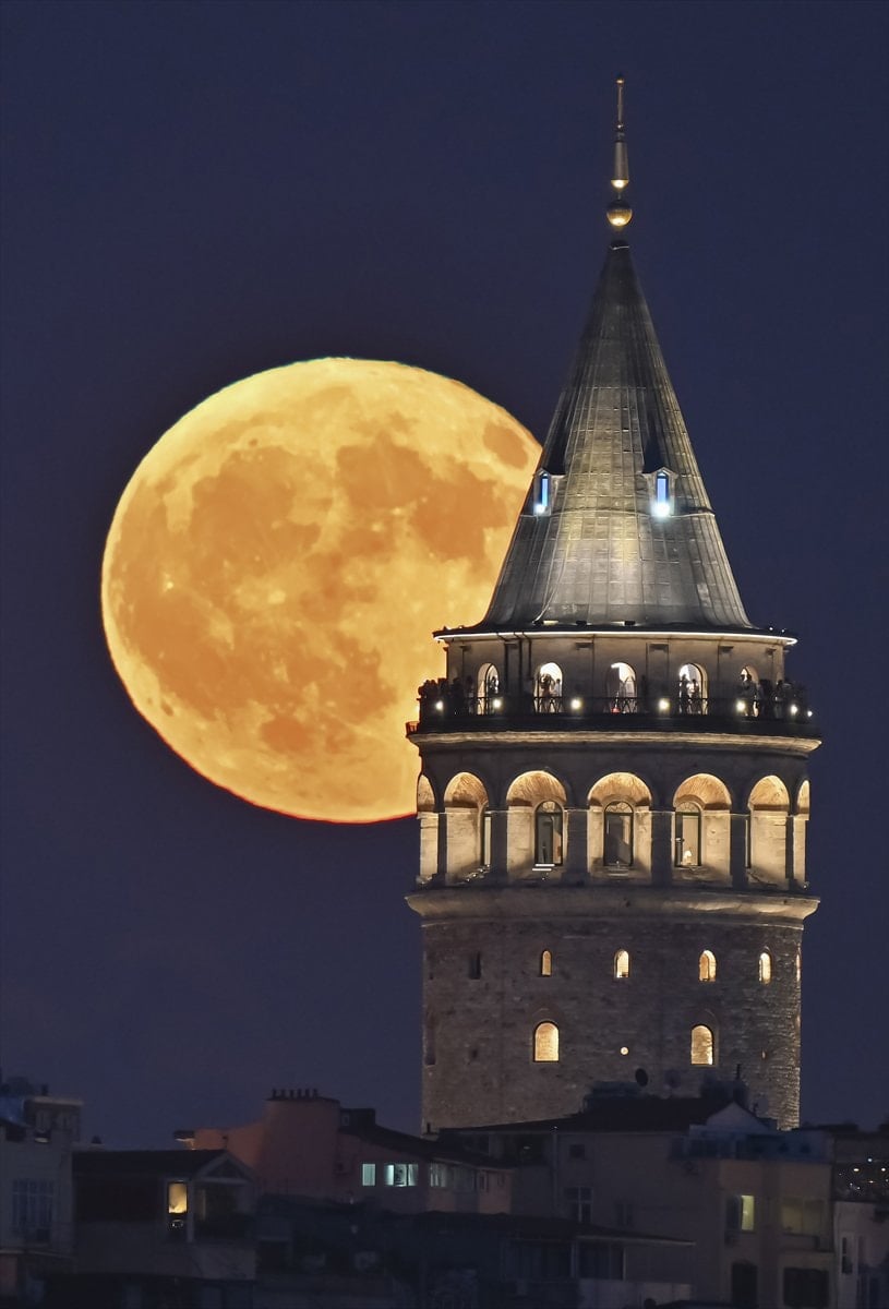 İstanbul'da muhteşem dolunay manzaraları görüntülendi