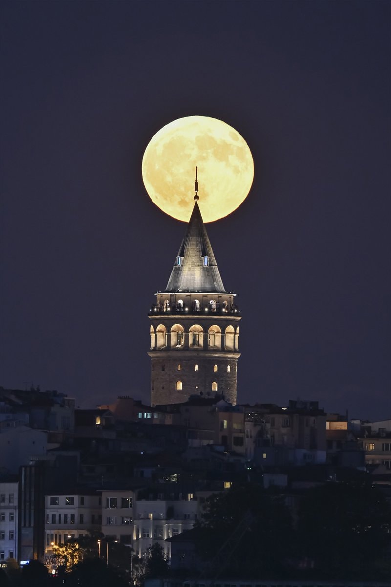 İstanbul'da muhteşem dolunay manzaraları görüntülendi