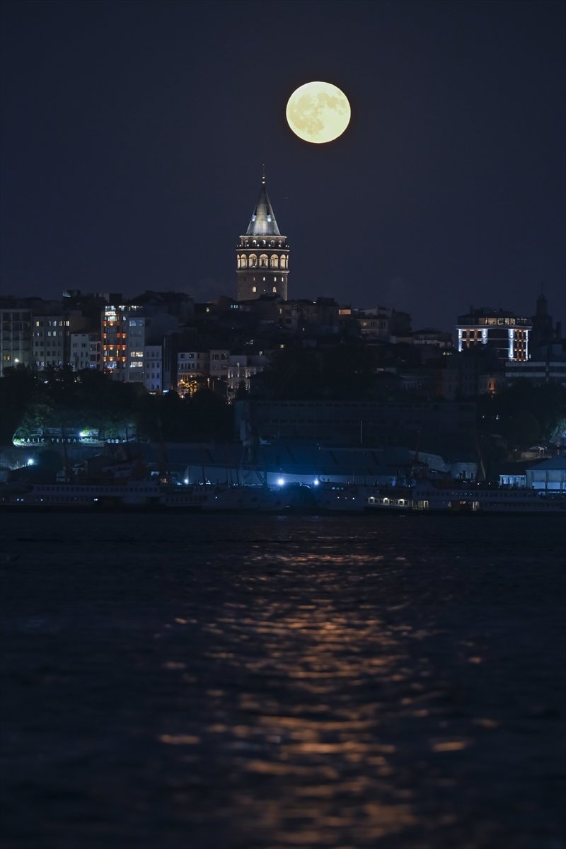 İstanbul'da muhteşem dolunay manzaraları görüntülendi