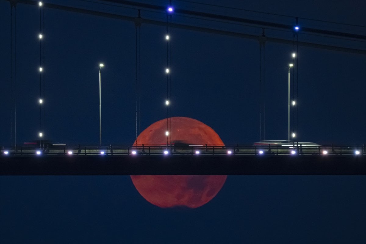 İstanbul'da muhteşem dolunay manzaraları görüntülendi