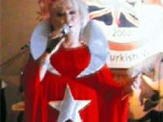 Soyman'ın Türk Bayrağı elbisesi