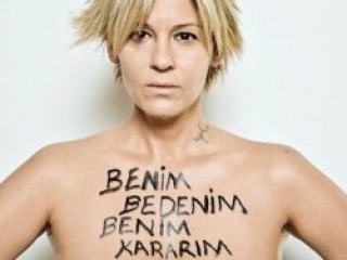 Ayşe Arman'dan çıplak protesto – Galeri