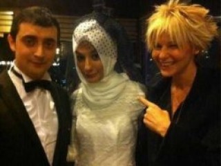 Esra Elönü evlendi