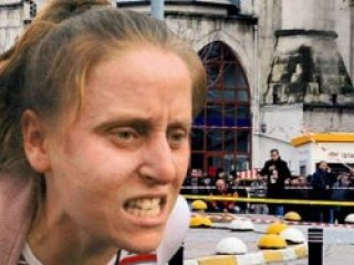 Kadın teröristi linçten polis kurtarmış