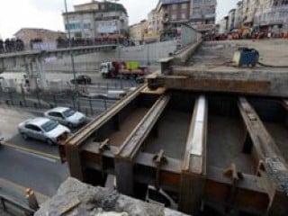 Talatpaşa Köprüsü taşınarak yıkılıyor