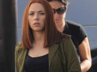 Scarlett Captain America filmi için yine kızıl oldu