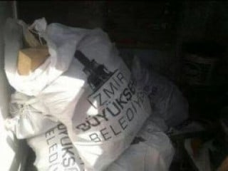 İzmir Büyükşehir Belediyesi odun dağıtıyor