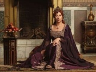 Vahide Perçin'in gözdesi Çağatay Ulusoy