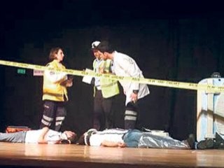 Tiyatroda seyirciye emniyet kemeri