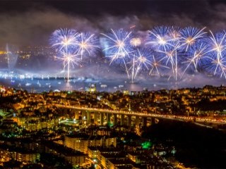 Yeni yıl dünyada coşkuyla kutlandı