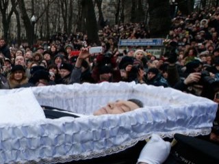 Rusya'da öldürülen muhalif lider Nemtsov'a veda edildi