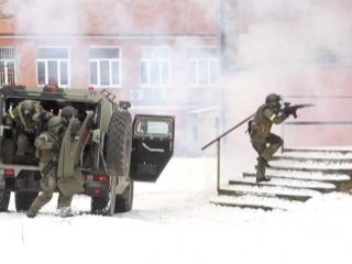 Rus istihbaratından silah kaçakçılarına baskın