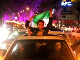 İranlılar nükleer müzakerelerde anlaşmayı kutluyor