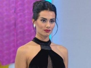 Nur Bozar'ın makyajsız hali