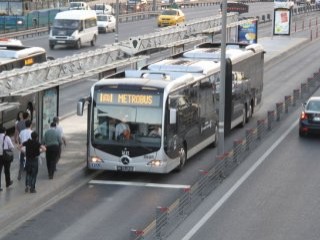 Telefonlar metrobüslerde de şarj edilebilecek