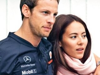 F1 pilotu Button'u bayıltıp soydular