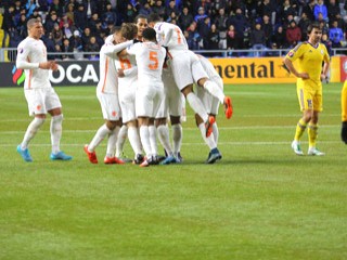 Hollanda EURO 2016 Elemeleri'nde Kazakistan'ı yendi