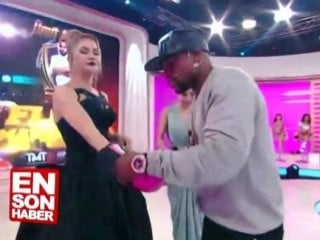 İvana Sert, Floyd Mayweather'le boks maçı yaptı