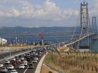 Osmangazi Köprüsü'nden 5 günde 400 bin araç geçti
