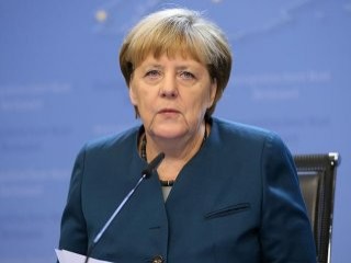 Merkel, Trump ile telefonda görüştü