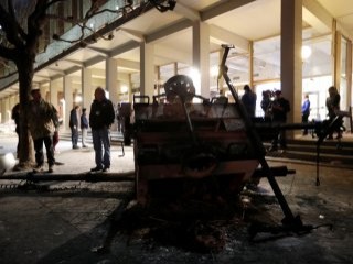 Trump karşıtları Berkeley kampüsünü dağıttı