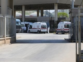 Ambulanslar Hatay'dan İdlib için yola çıktı