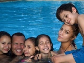Jennifer Lopez'in havuz keyfi