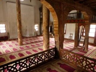 Çivisiz cami yıllara meydan okuyor