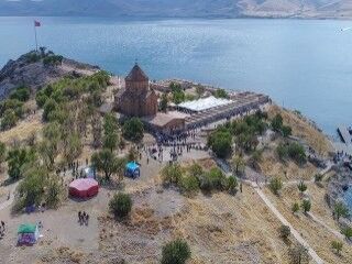 Akdamar'da 3 yıl aradan sonra ilk ayin