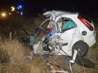 Akaryakıt tankeri ile otomobil çarpıştı: 2 ölü 1 yaralı