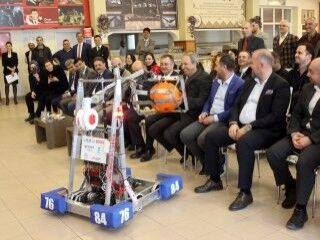 Mars’taki insansız aracın benzerini yapan liselilere ödül