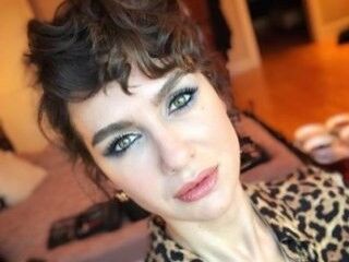 Birce Akalay İstanbul'u terk etti