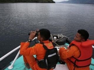 Endonezya'da yük gemisi battı