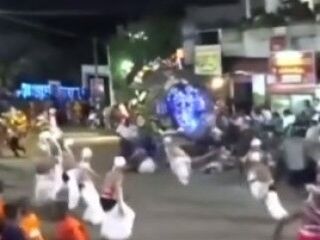 Sri Lanka'da ürken fil insanları ezdi