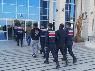 Gözü dönmüş hırsızlar iz bırakmamak için evi yakacaktı